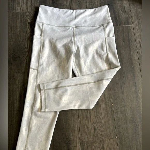 ZYIA silver camo metallic pocket “Light n Tight” women’s size 8/10 - Picture 3 of 7